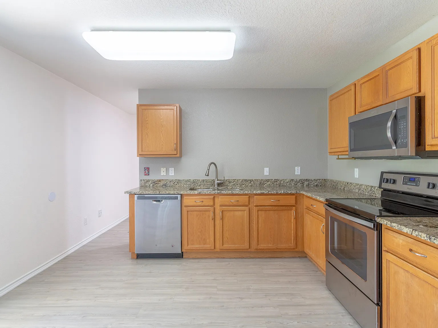 3 bed, 2.5 bath, 2408 sqft, $1,750 — Photo 3