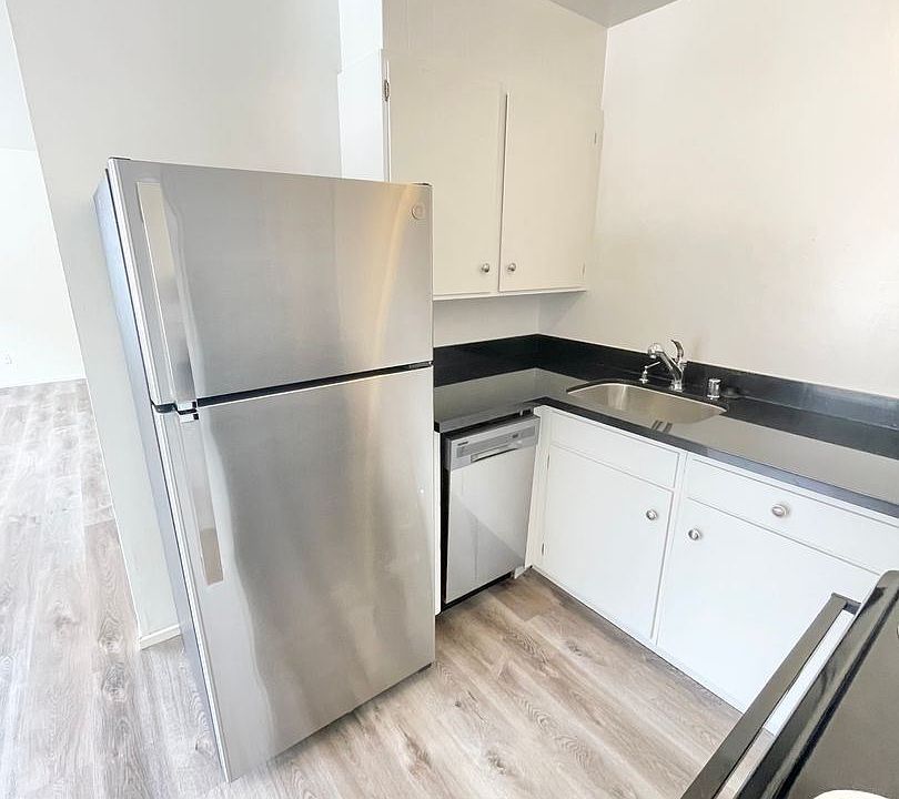 1st image of 470 Warren Dr #11356139