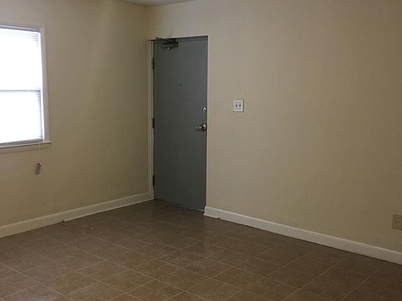 5th image of 1603 Autumn Dr APT B