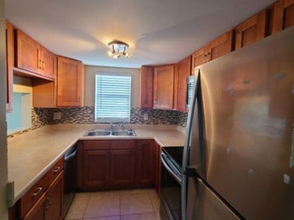 3201 Bayview Dr APT C
