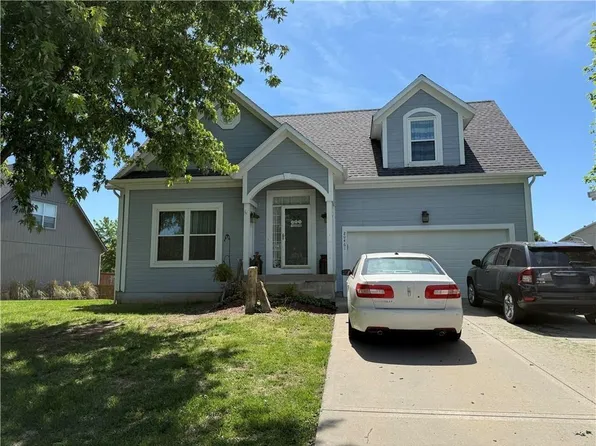 20461 W 201st St, Spring Hill, KS 66083