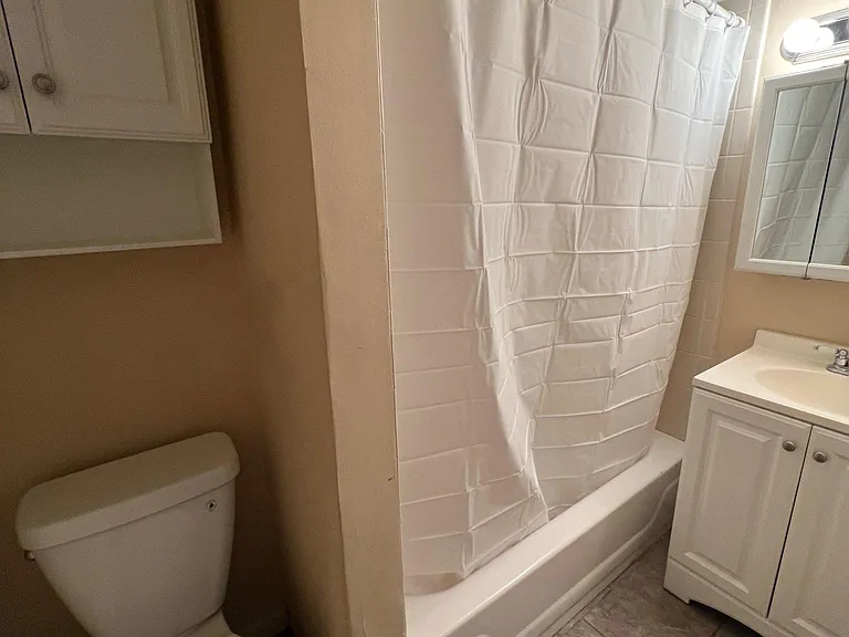 2210 Victor St #3 — Photo 7