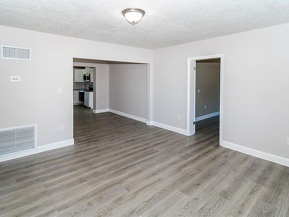 4th image of 7122 Astor Dr