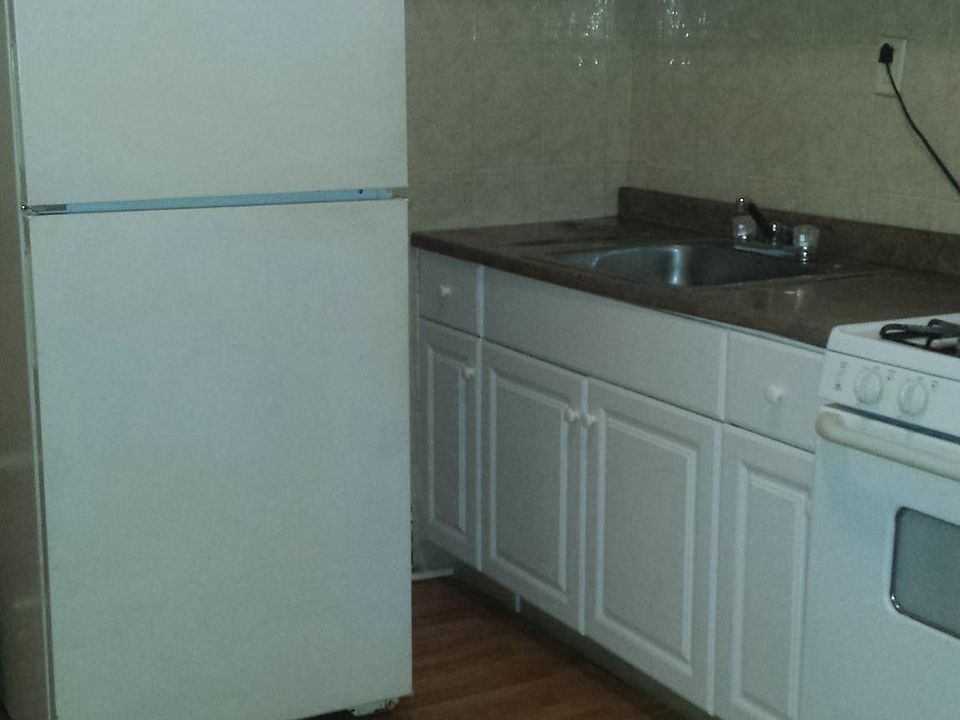 1st image of 402 E Walnut Ln #3