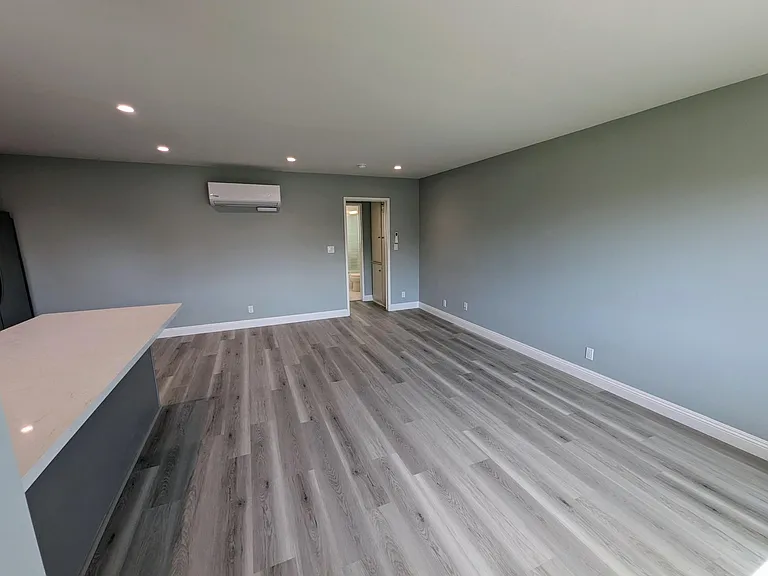 219 Loma Ave #6 — Photo 4