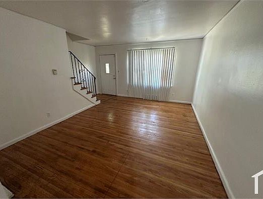 3rd image of 1712 E Outer Dr