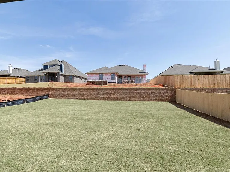3224 Alameda St — Photo 17