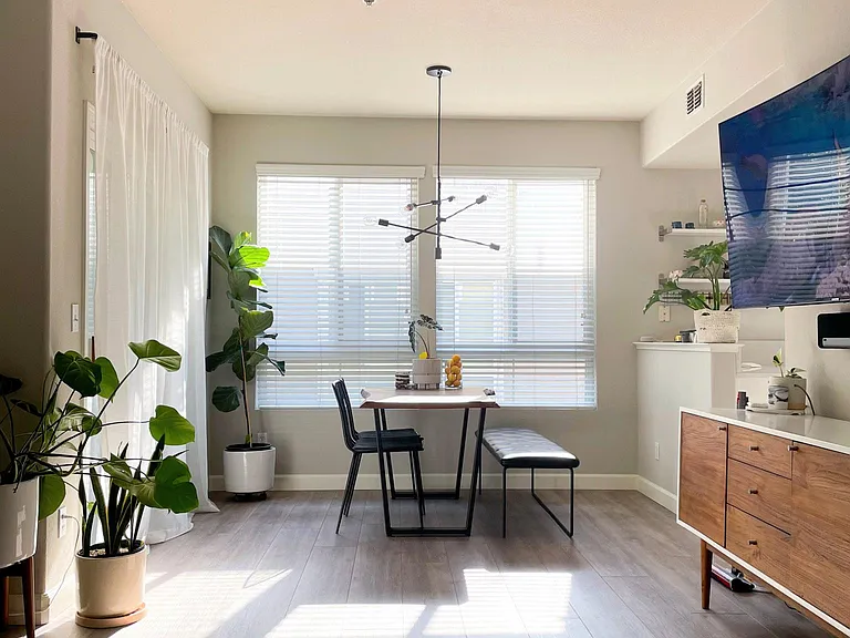 Sunny & Bright Dining/Living