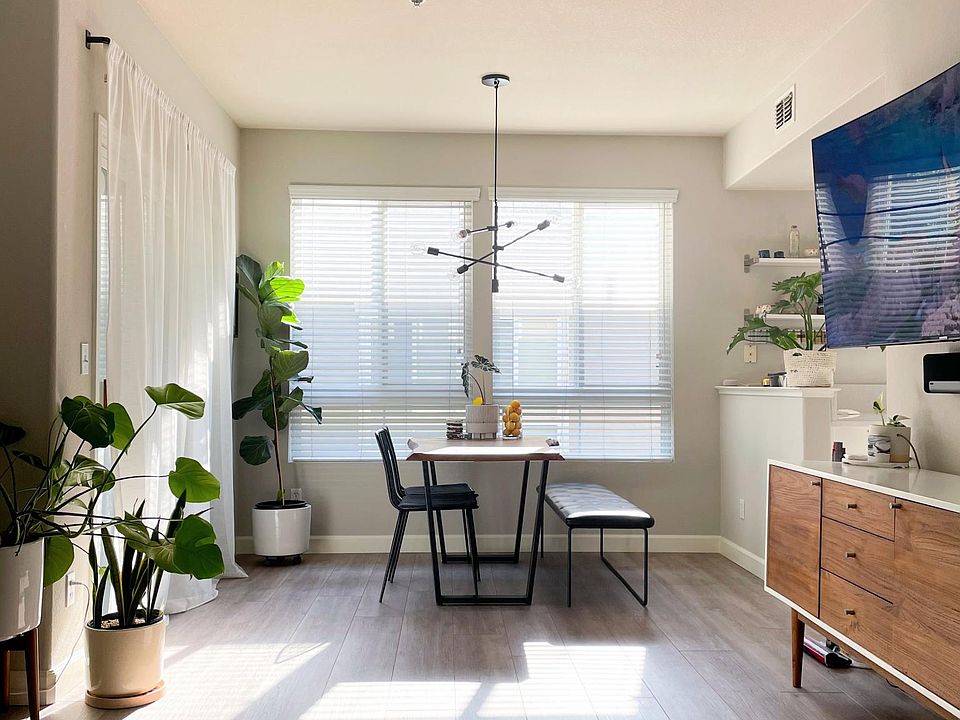 Sunny & Bright Dining/Living