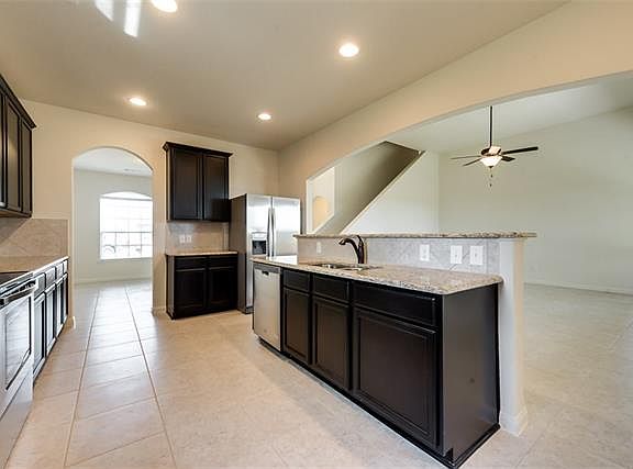 3rd image of 718 Shady Meadow Ln