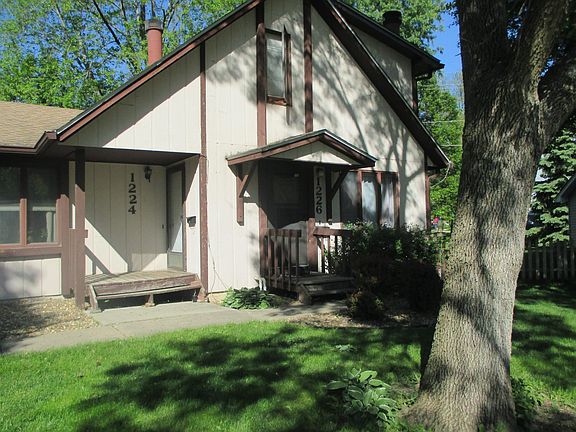 Entrance to 1226 Esther Ct