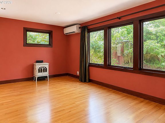 4th image of 1387 Arthur St