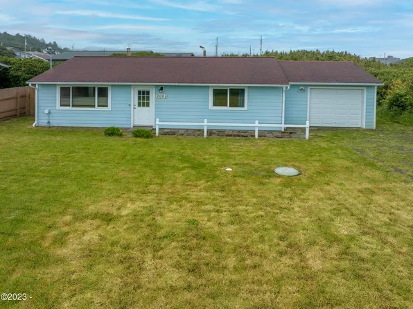 2001 NW Mackey St, Waldport, OR 97394