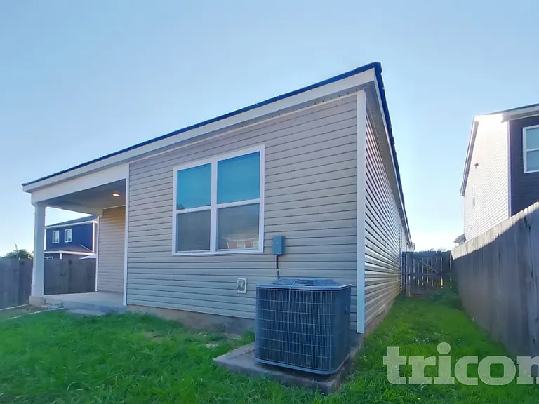 338 Victory Cir — Photo 17