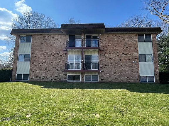 2nd image of 1832 Winton Ave APT 203