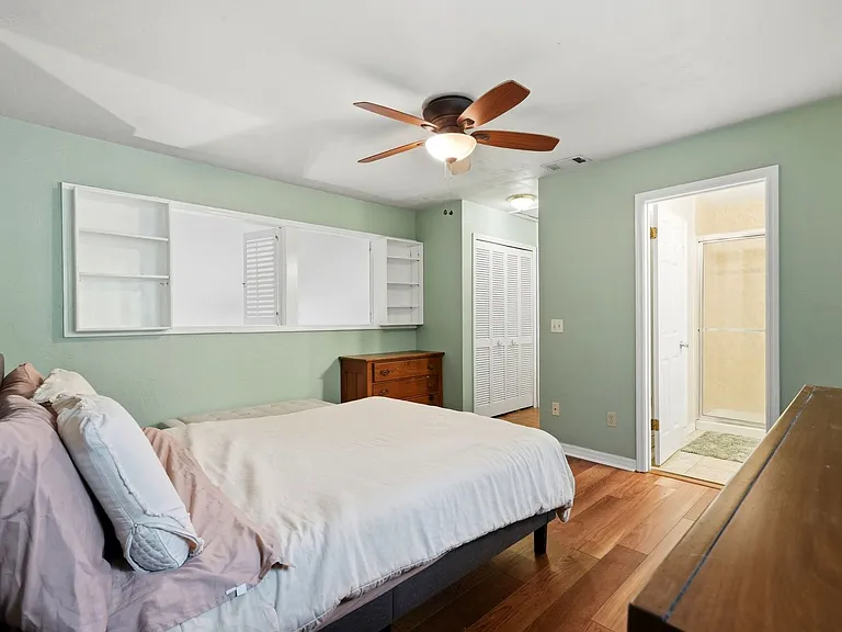 900 SW 62nd Blvd #B5 — Photo 12
