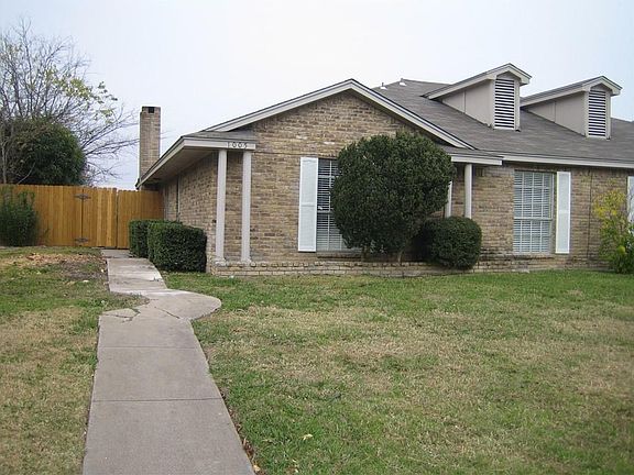 3rd image of 1005 Hunters Creek Dr