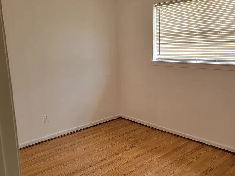 304 Carpenter St — Photo 9