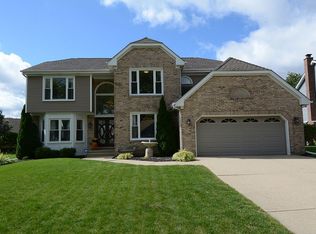 338 Ridgewood Dr, Bloomingdale, IL 60108