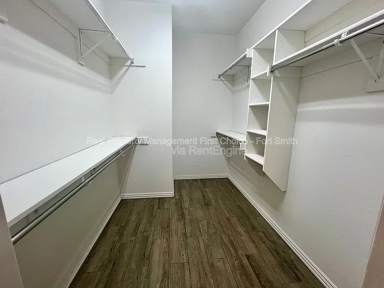 9905 Landry Dr — Photo 12