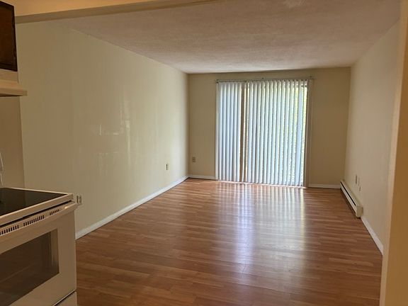 3rd image of 28 Dinan Dr APT 5