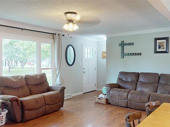 4th image of 1007 E College Ave