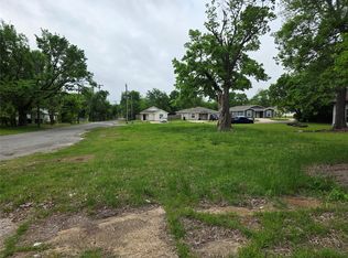 619 E 3rd St, Bonham, TX 75418