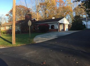 1011 Woodland Dr, Bridgeport, WV 26330