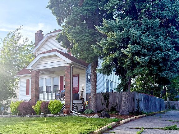 2nd image of 617 E Bennett Ave