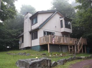 2233 Overlook Dr, Tobyhanna, PA
