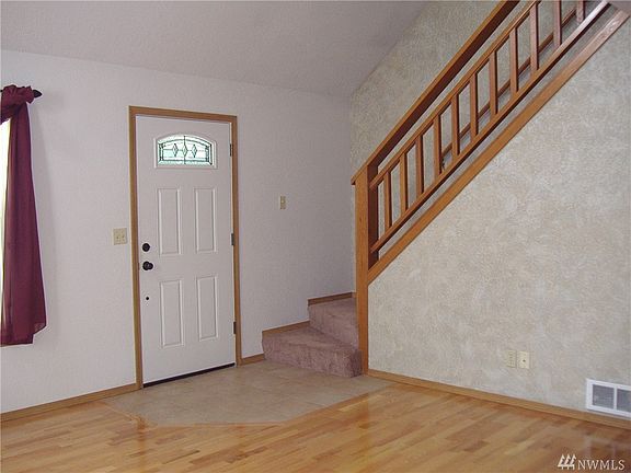 4th image of 27447 Serene Dr NE