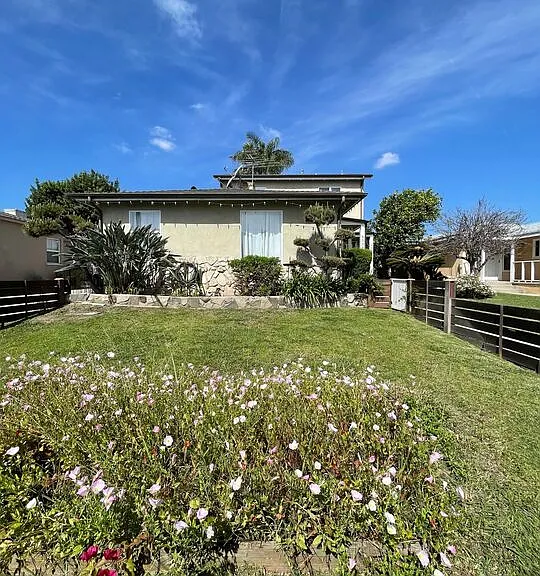 8503 Lilienthal Ave — Photo 20