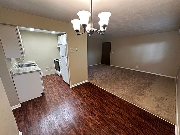 4th image of 483-491 Lovers Lane; Country Clb #2B-1BA-800SQFT