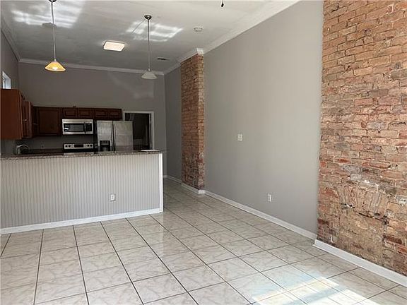 2nd image of 932 Lamanche St