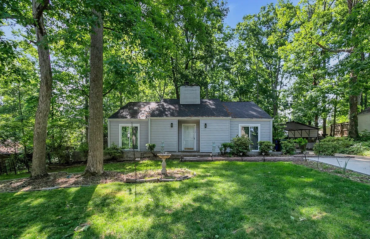 105 Fernande Dr — Photo 3