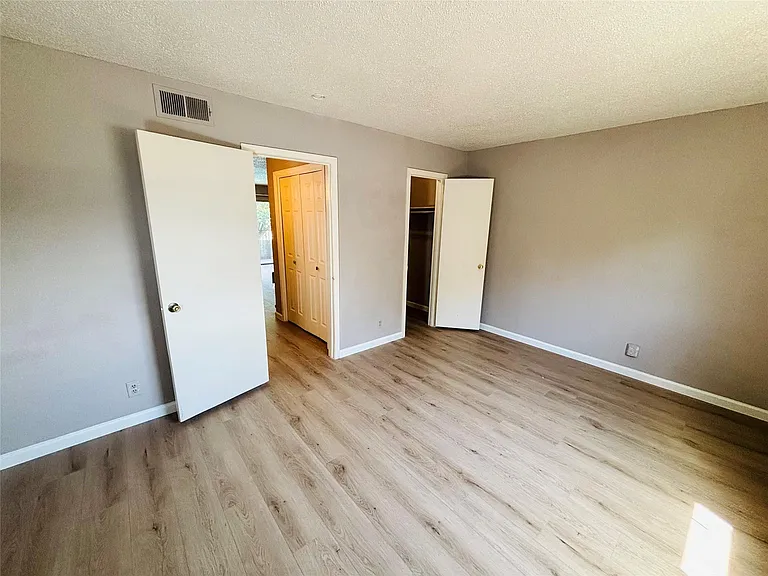 2600 Penny Ln #204 — Photo 6