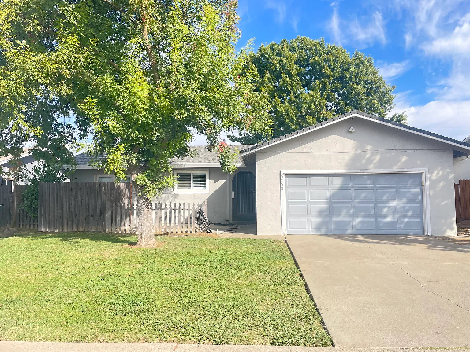 3 bed, 1074 sqft, $2,650 — Photo 2