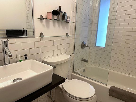 3rd image of 790 E 169th St Floor 1