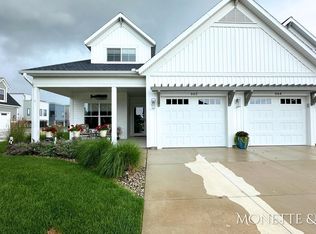 662 Terrace Point Dr, Muskegon, MI 49440