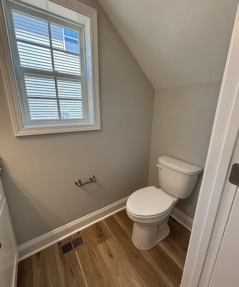 575 S Glover St — Photo 12