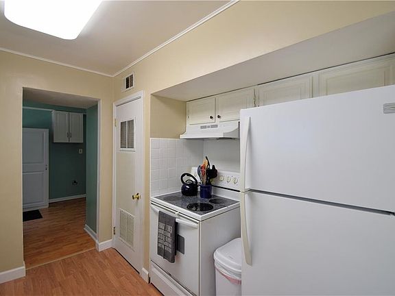 3rd image of 7350 Parma Park Blvd
