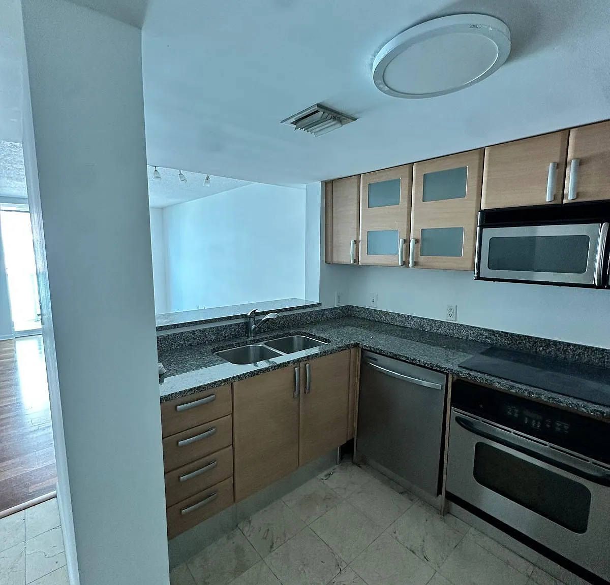 1 bed, 1.0 bath, 791 sqft, $3,000 — Photo 2