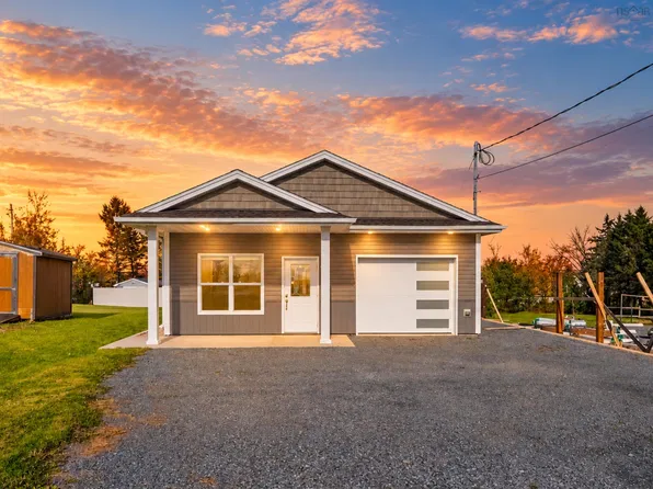 8 Main St E, Bedford, NS B0N 2J0