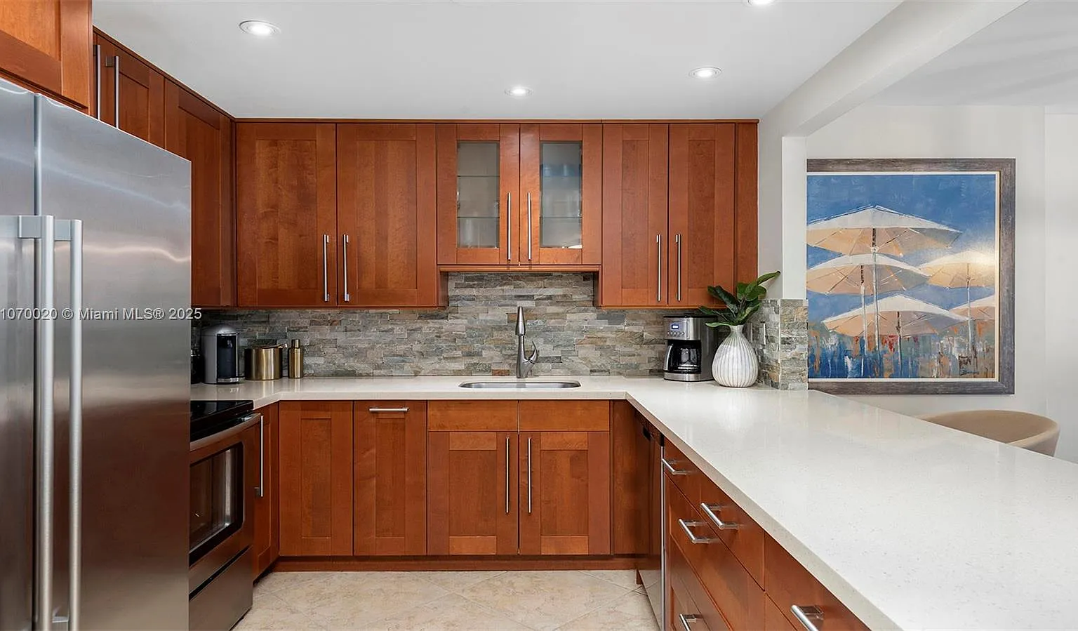Roney Palace Condo — Photo 4