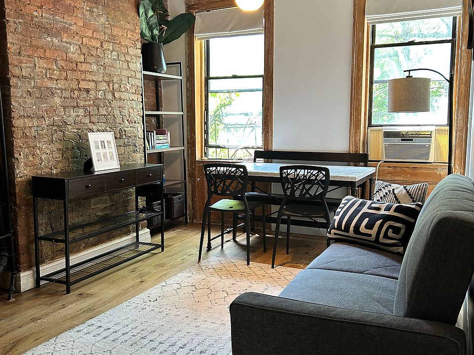 1st image of 504 E 6th St APT 1