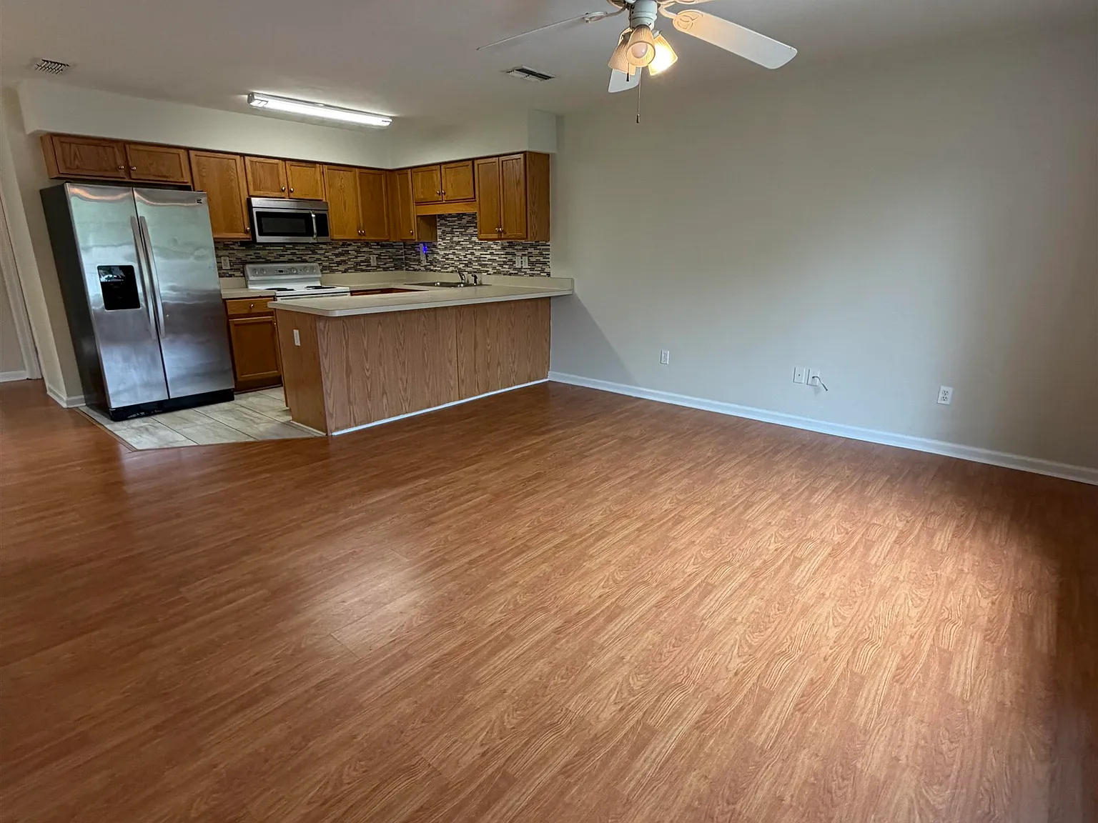 3 bed, 3.0 bath, 1520 sqft, $1,950 — Photo 2