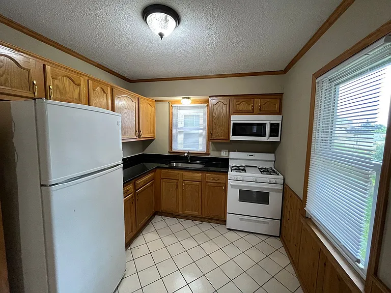 1001 Hubbard Ave — Photo 4