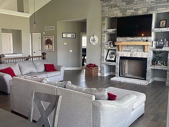 3rd image of 210 Pintail Dr