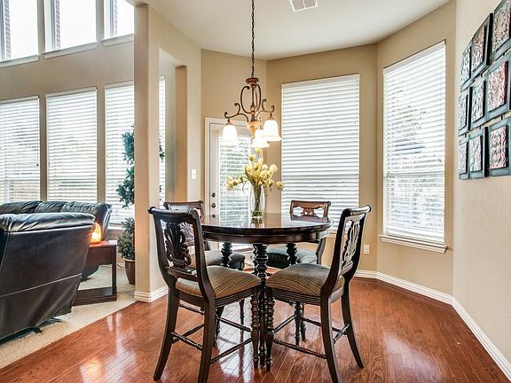5th image of 2443 Waterside Dr