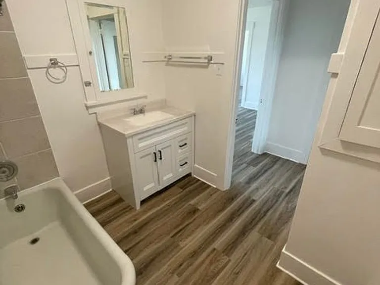 435 -Keystone Apartments — Photo 16